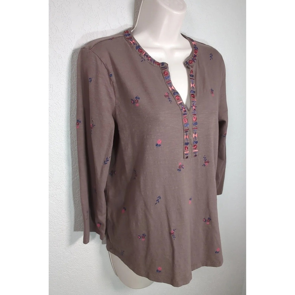 St John's Bay Women's Olive Green Knit Top Embroidered Flowers 3/4 Sleeve Size M - Picture 2 of 5